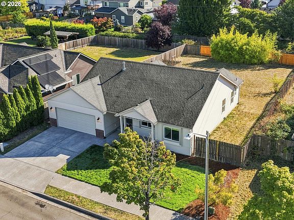 3rd image of 3624 NE 217th Ave