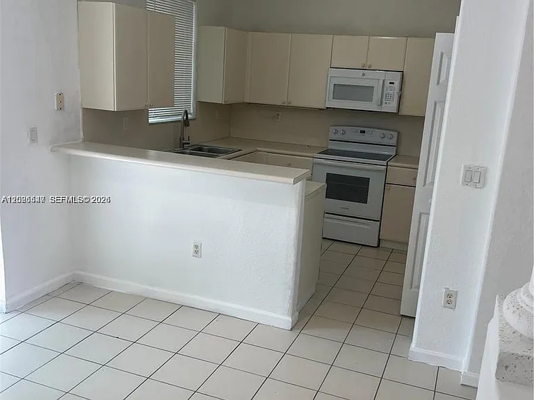 2910 SE 15th Rd #55 — Photo 4