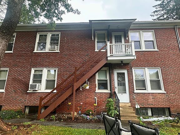 4th image of 15 E Roseville Rd #2W