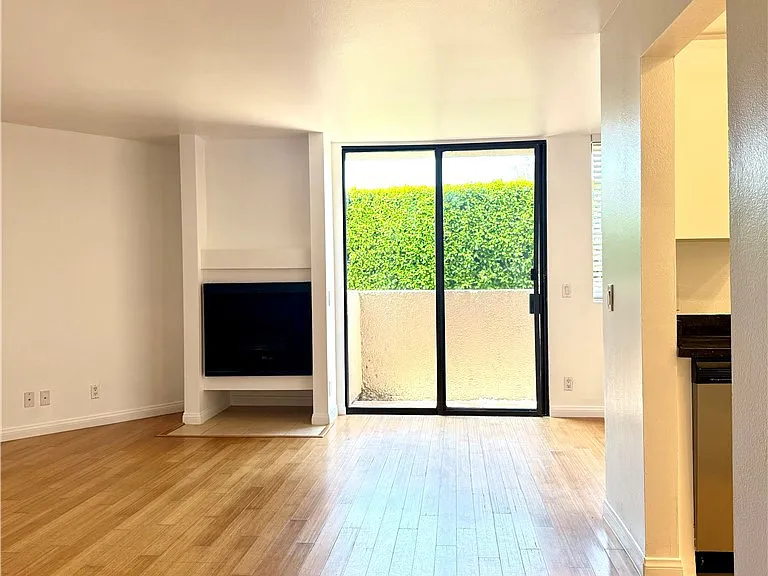7826 Topanga Canyon Blvd #109 — Photo 4