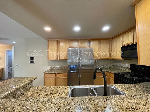 3rd image of 4013 Oakcrest Dr #6