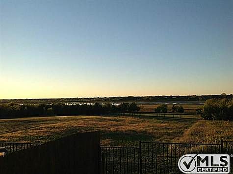 2nd image of 2832 Cresent Lake Dr