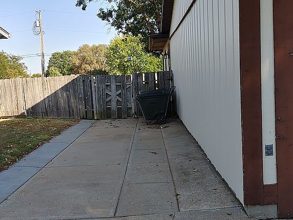 3rd image of 816 Iowa Ave