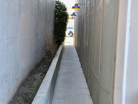 4th image of 315 E Main St Ste B