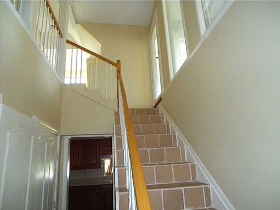 5th image of 109 Longwood Dr