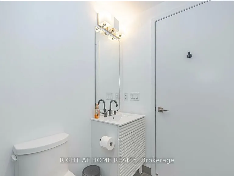17 Dundonald St #403 — Photo 17