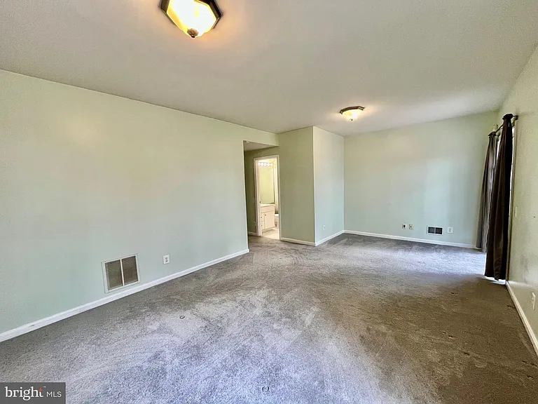 7504 Lamoyne Ct — Photo 7