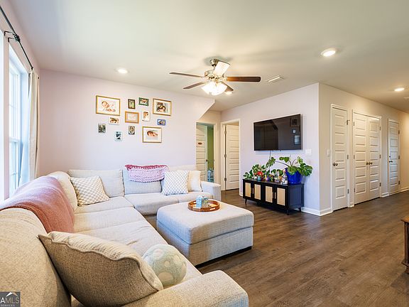 4th image of 9069 Torrington Ln
