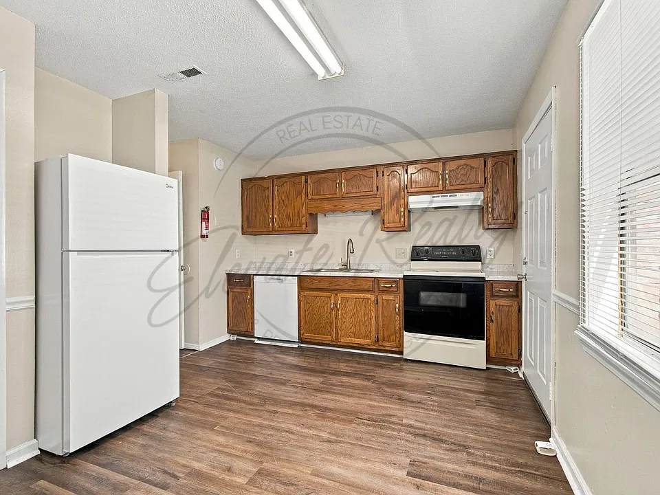 402 Peek Dr #4