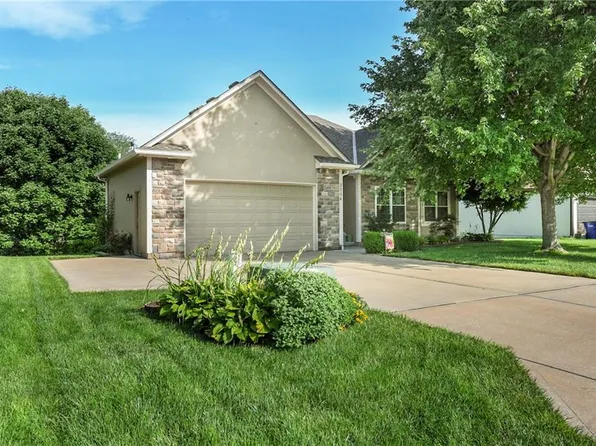 3204 SW Tiara Ln, Lees Summit, MO 64082