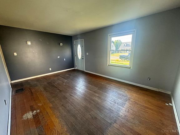 3rd image of 1145 Saint Clair Ave