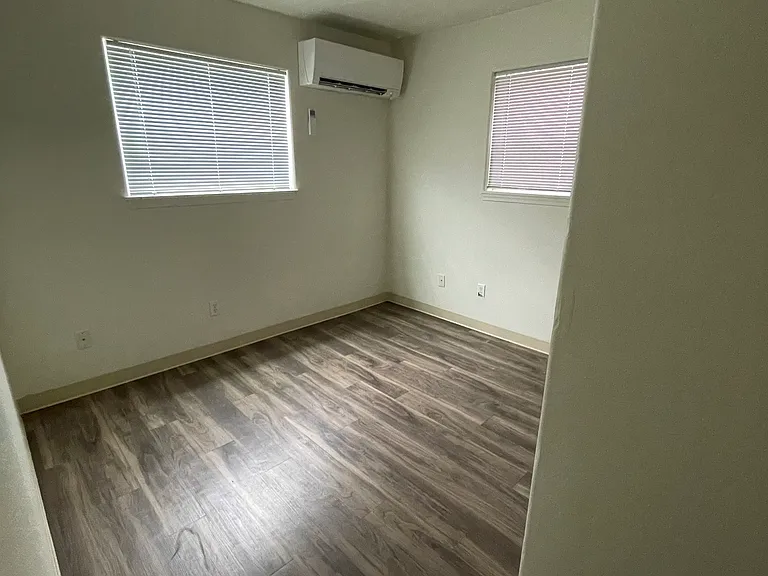 2420 T St — Photo 17