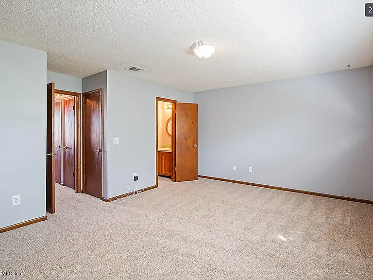 11211 Windtree Dr E — Photo 21