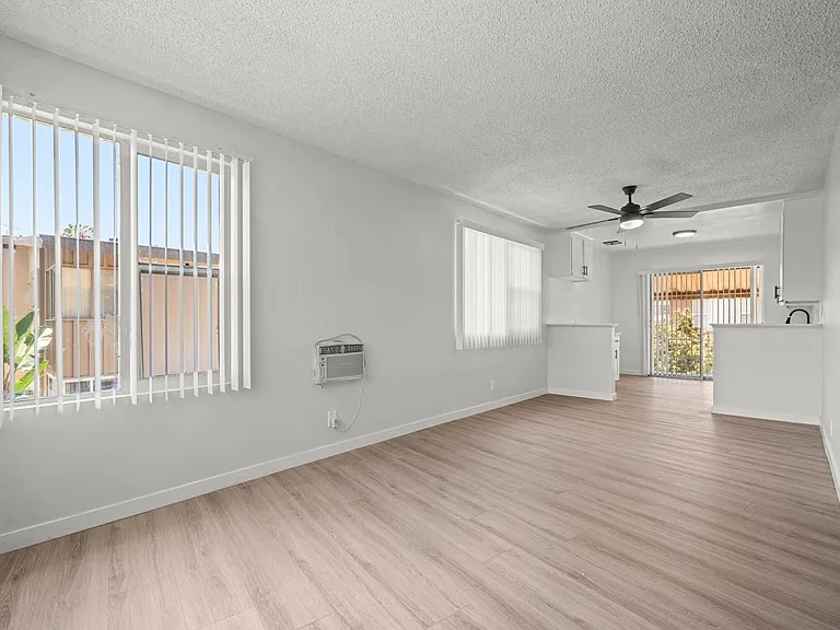 3907 Roxanne Ave #6 — Photo 8