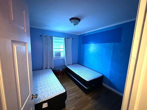 3rd image of 330 McClean Ave #1