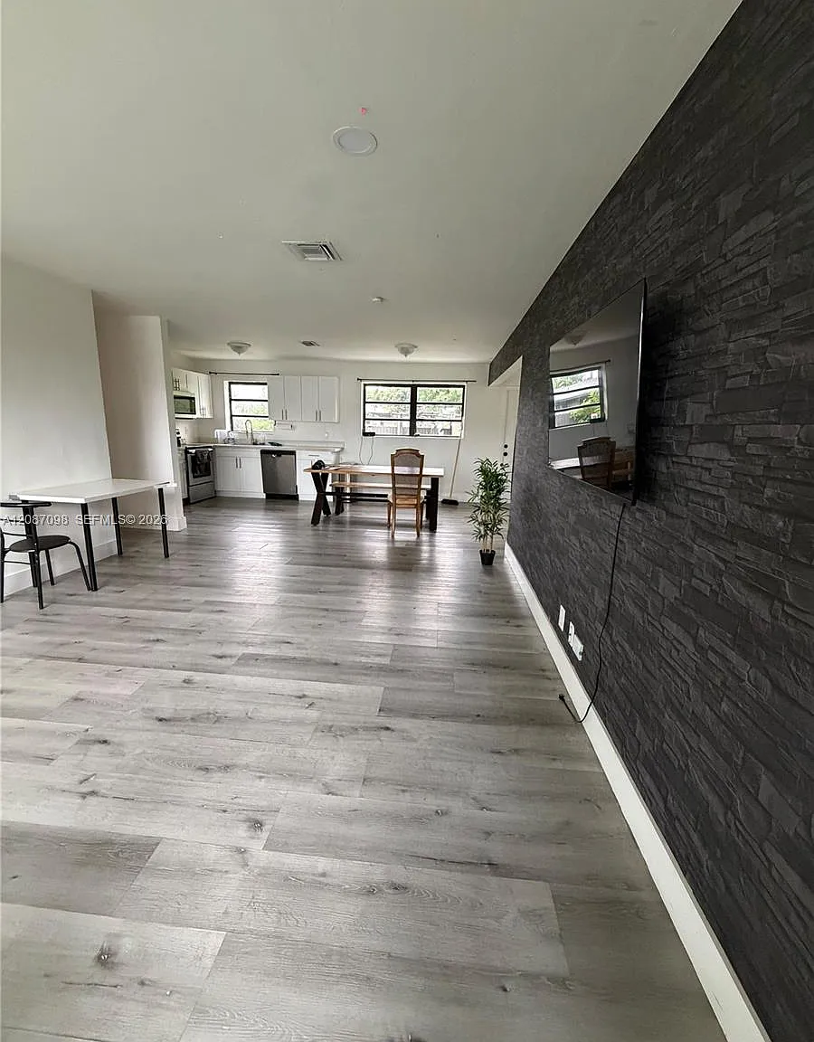 Lauderdale Villas — Photo 4