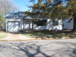 1424 W 7th St, Newton, KS 67114