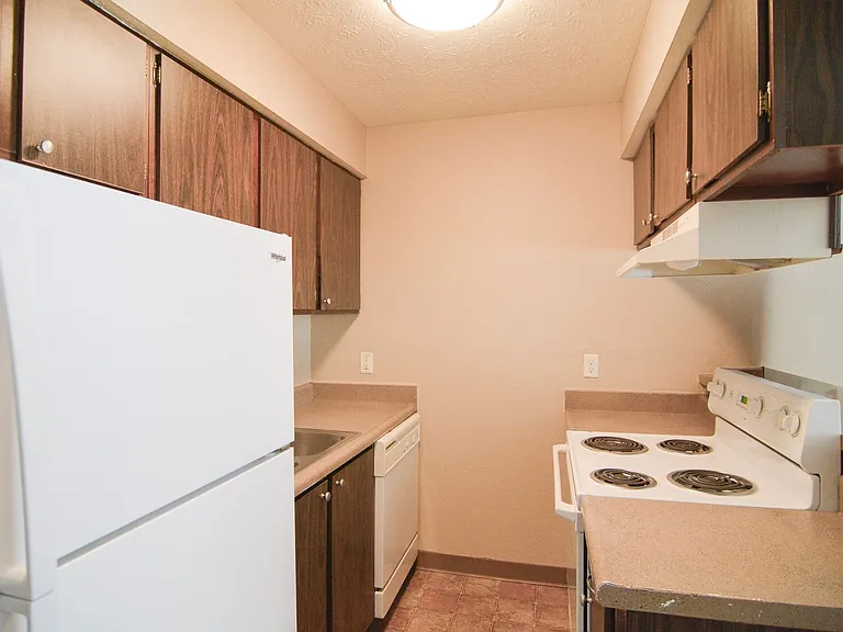Cottonwood Apartments — Photo 21