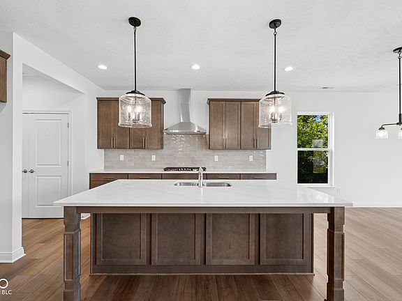 3rd image of 4146 Persian St