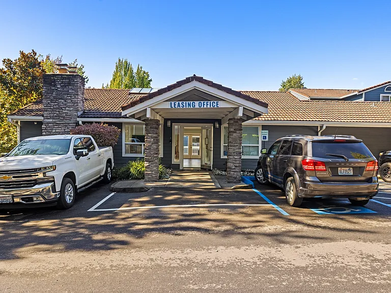 Leasing Office at 2000 Lake Washington Apartments in Renton, WA 98056