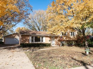 115 W Hillside Rd, Naperville, IL 60540