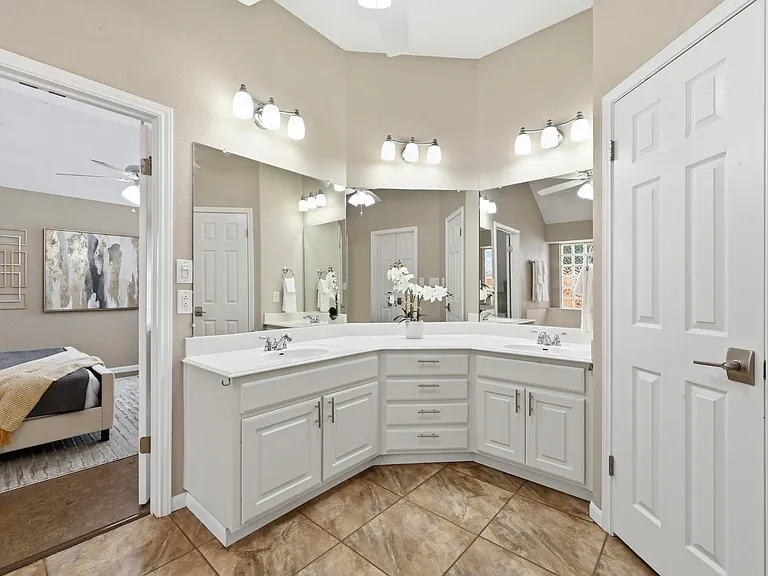 905 Hunters Creek Dr — Photo 17