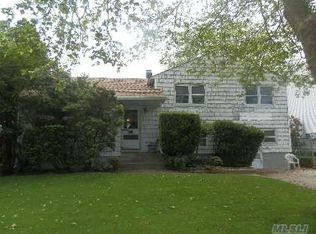202 Island Pkwy W, Island Park, NY 11558