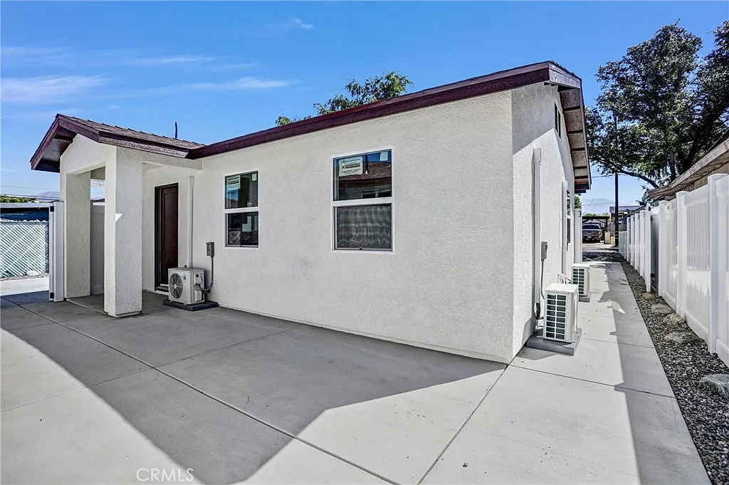 2 bed, 456 sqft, $2,100 — Photo 2
