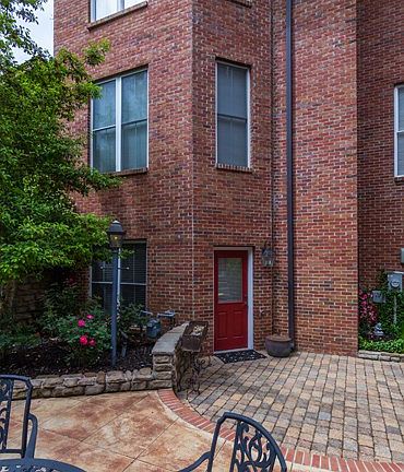 4th image of 729 Arenberg Ln