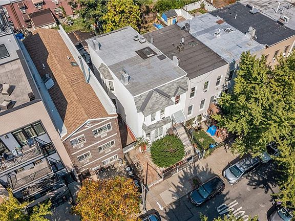 5th image of 31 Woodbine St