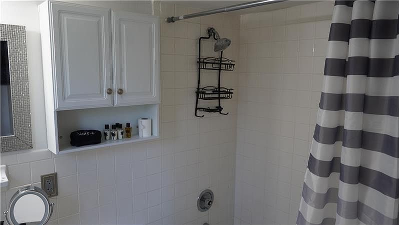 1st image of 1204 S Lake Dr APT 3