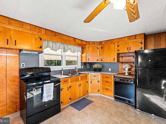5th image of 404 W Anderson Ave
