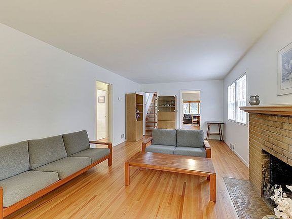 5th image of 1022 26th Ave SE