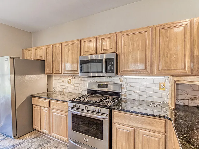 310 W Taylors Xing — Photo 17