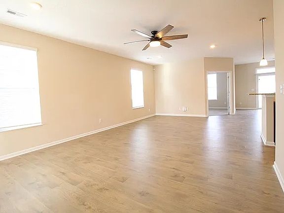 3rd image of 409 Halton Dr