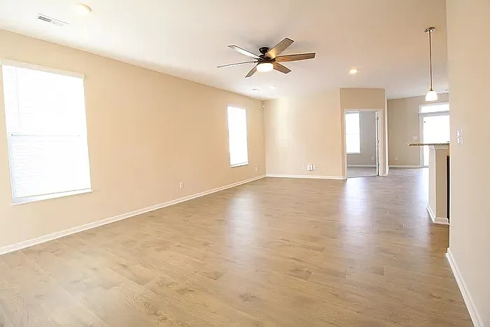 409 Halton Dr — Photo 3