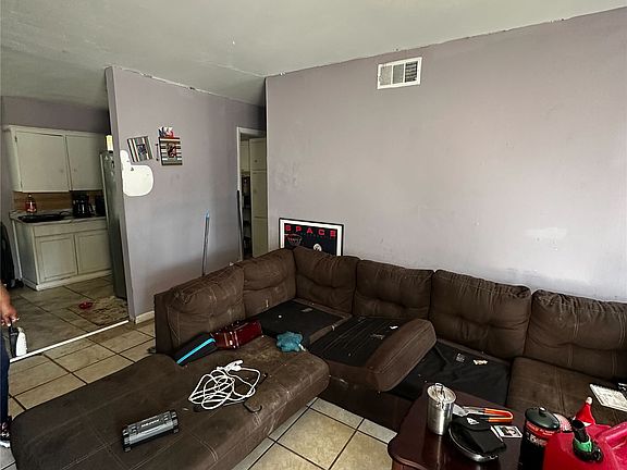 2nd image of 223 E 52nd St N