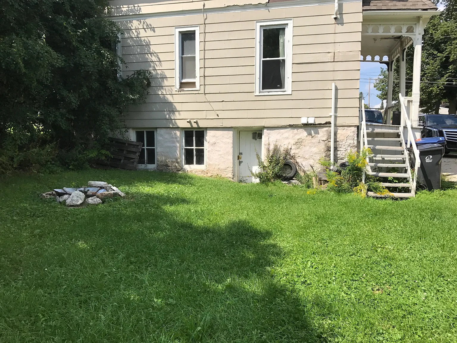 547 Madison St photo 1