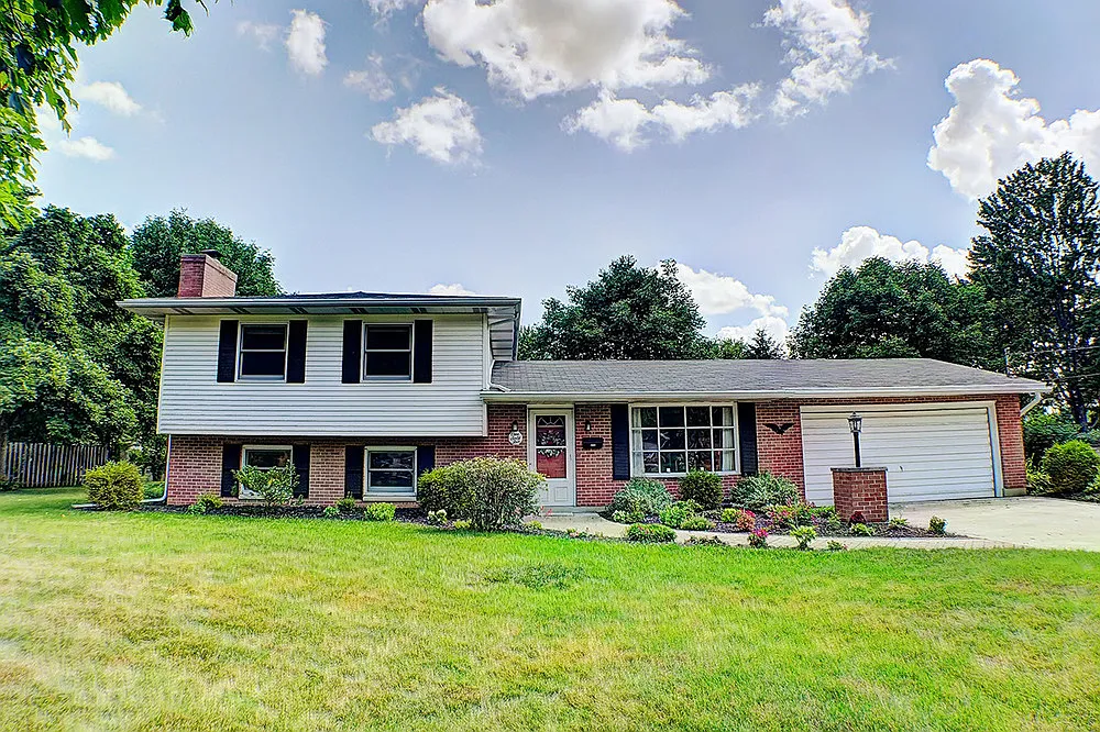 165 Davis Ave photo 1