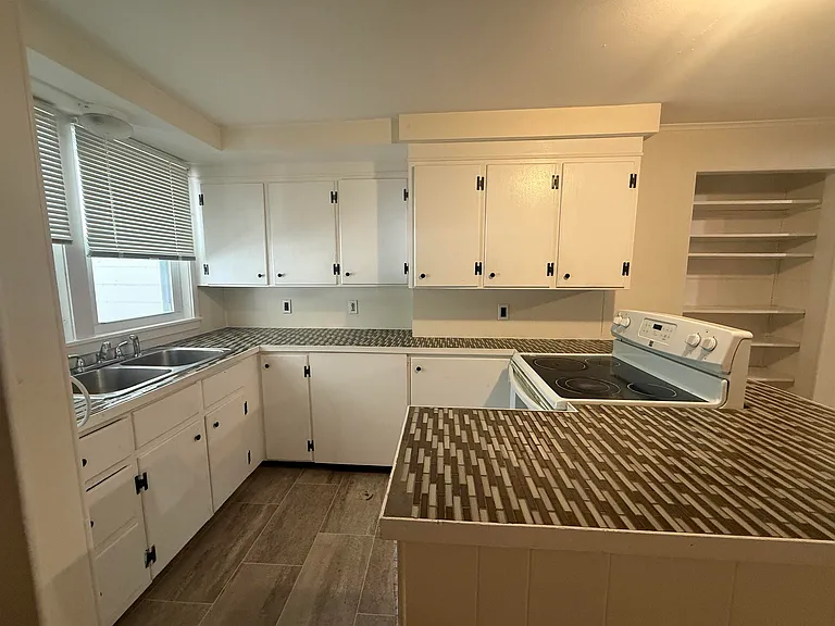 31 Pleasant St #1 — Photo 1