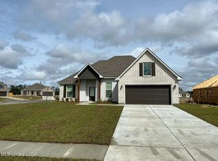 7240 Pencarrow Cir, Ocean Springs, MS 39564