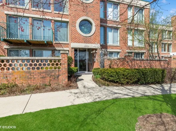 1030 Arbor Ln APT 301, Northfield, IL 60093