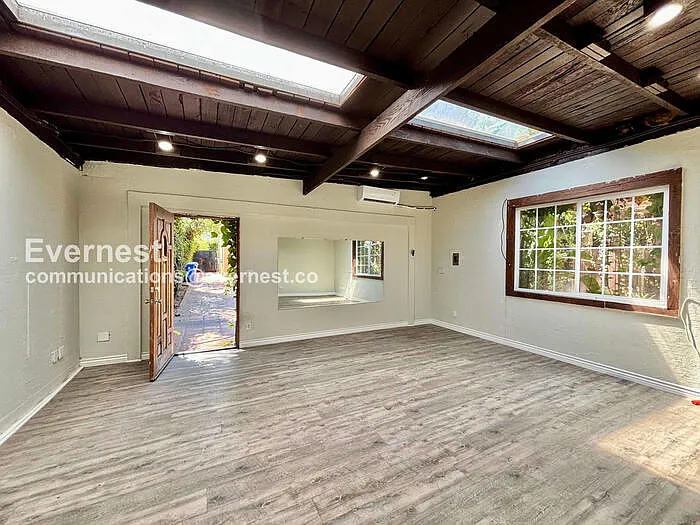 132 N Crescent Heights Blvd — Photo 21