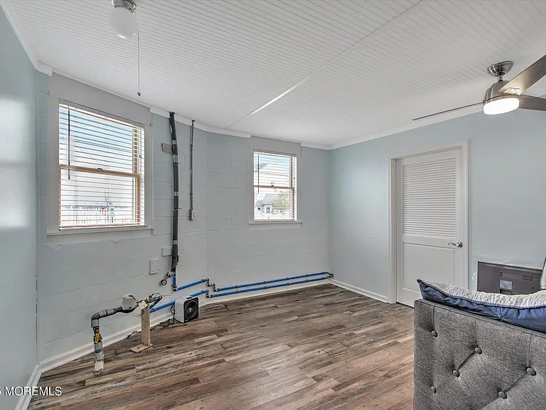 424 E Longport Ave — Photo 36