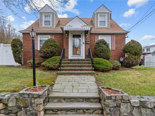 29 Ryder Ave, Cranston, RI 02920