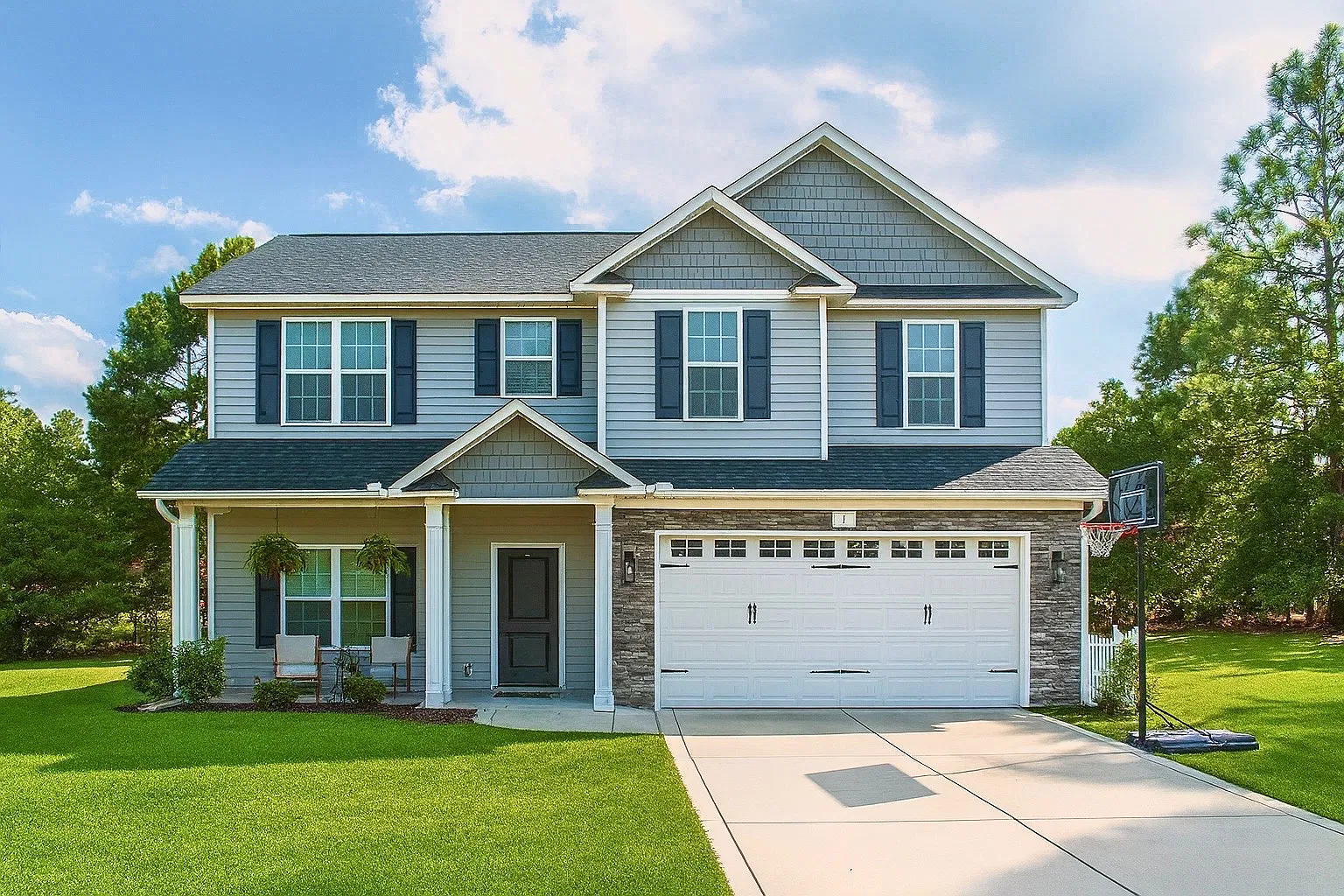 4 bed, 2.5 bath, 2099 sqft, $2,400 — Photo 1