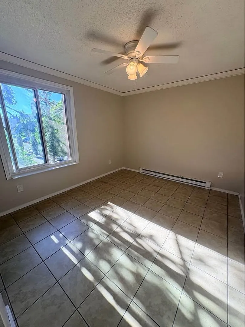 1318 W Mallon — Photo 4