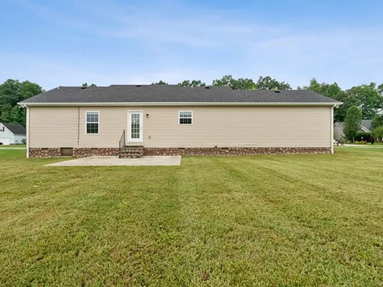 257 Williamsburg Cir — Photo 5