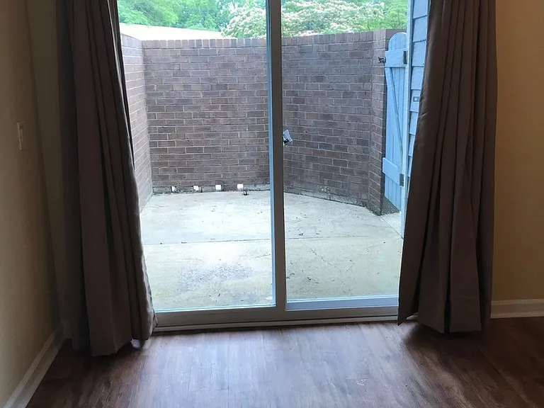 141 Colonial Cir #B4 — Photo 5