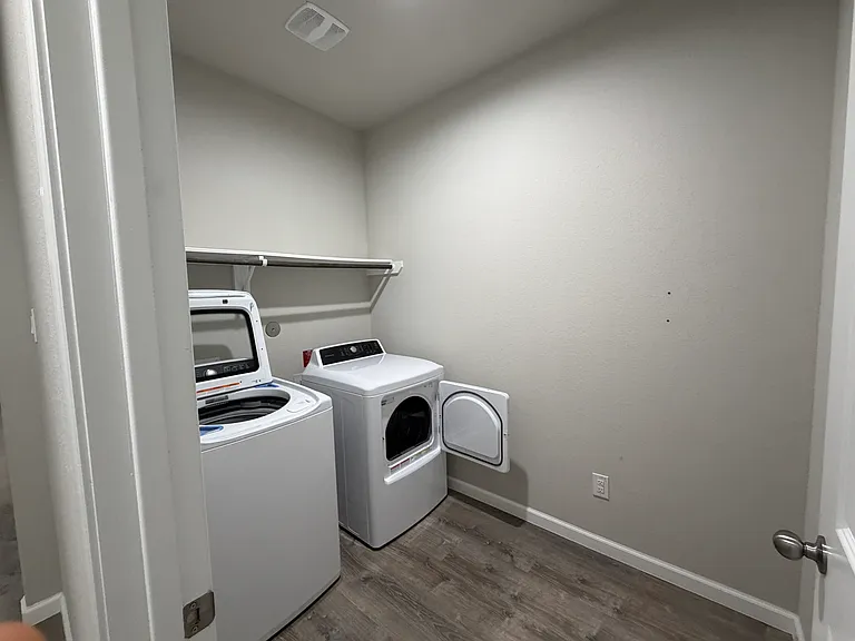 6118 Yesenia St — Photo 12